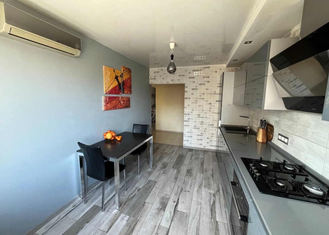Продаж 3-кімнатної квартири 83 м², Армійська вул.