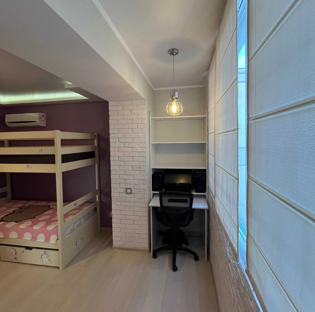 Продаж 3-кімнатної квартири 83 м², Армійська вул.