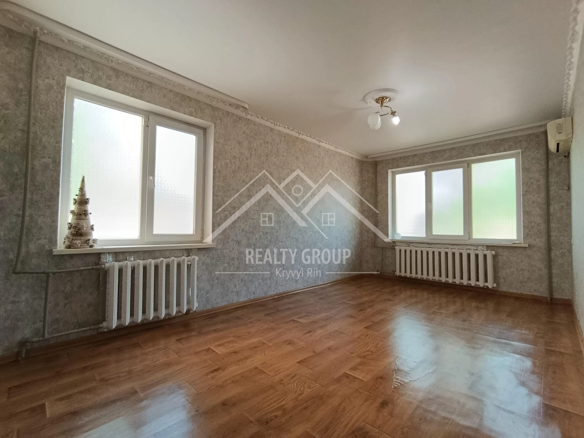 Продаж 3-кімнатної квартири 57 м², Купріна вул., 3