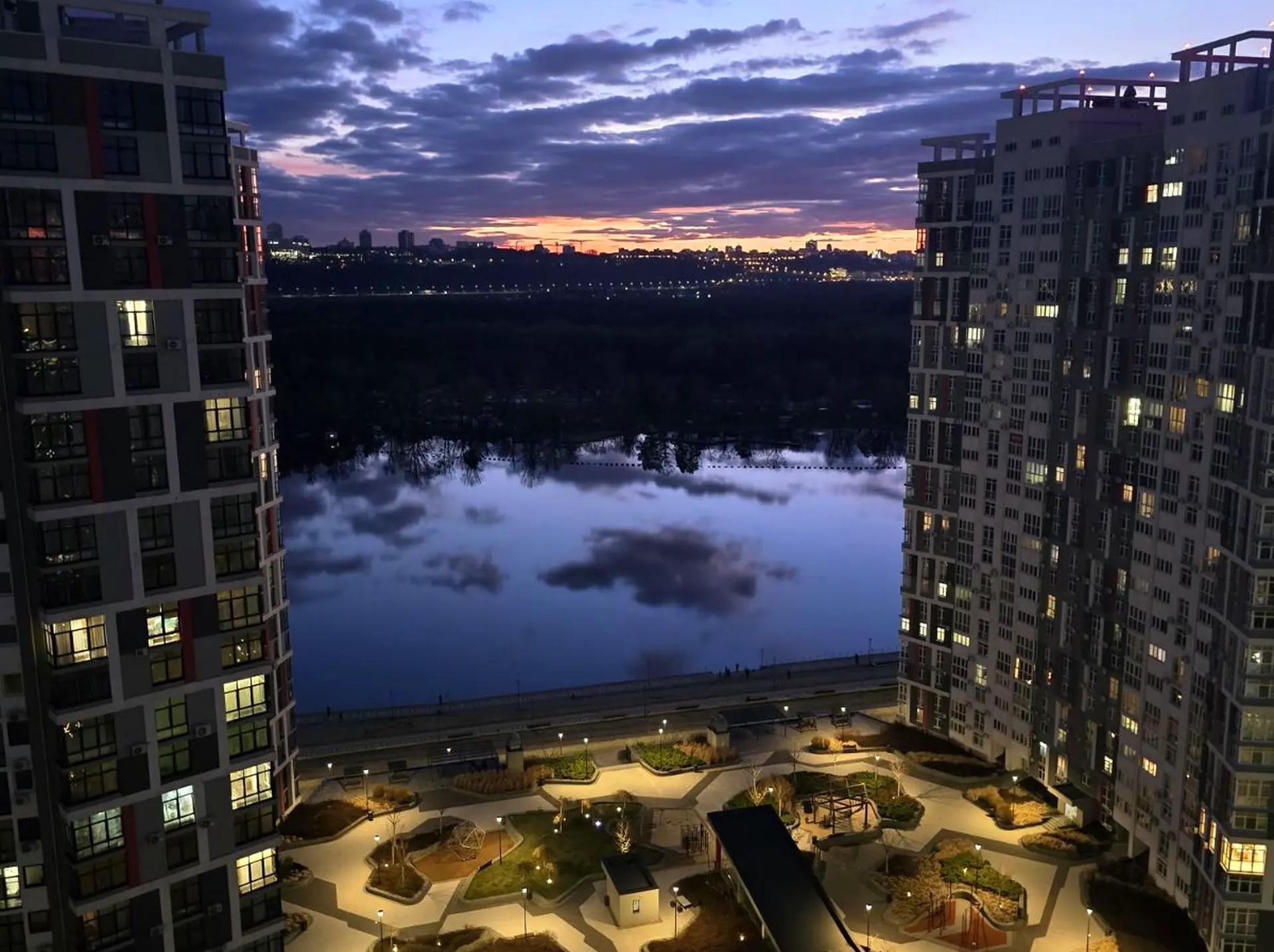 Продаж 1-кімнатної квартири 52.5 м², Микільсько-Слобідська вул.
