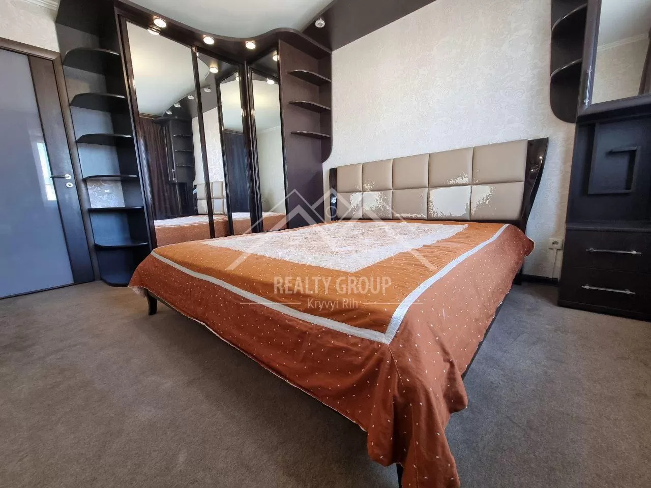 Продаж 3-кімнатної квартири 59 м², Українська вул., 3