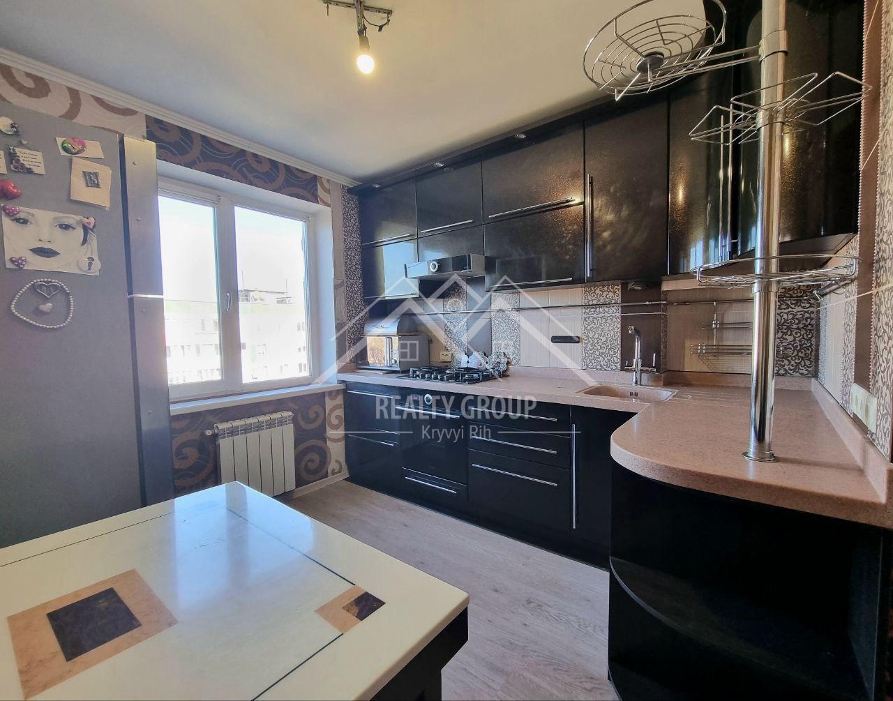 Продаж 3-кімнатної квартири 59 м², Українська вул., 3