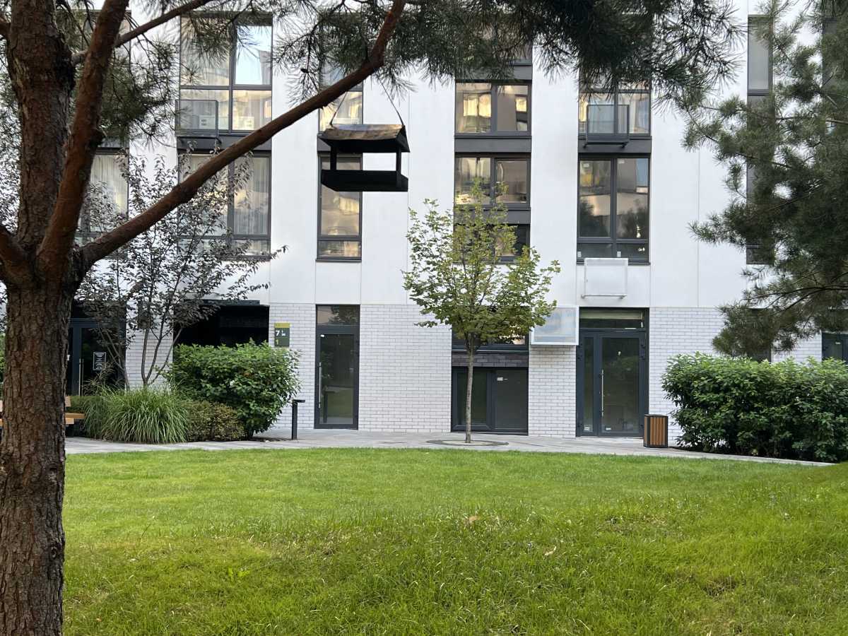 Продаж 3-кімнатної квартири 78 м², Салютна вул., 2