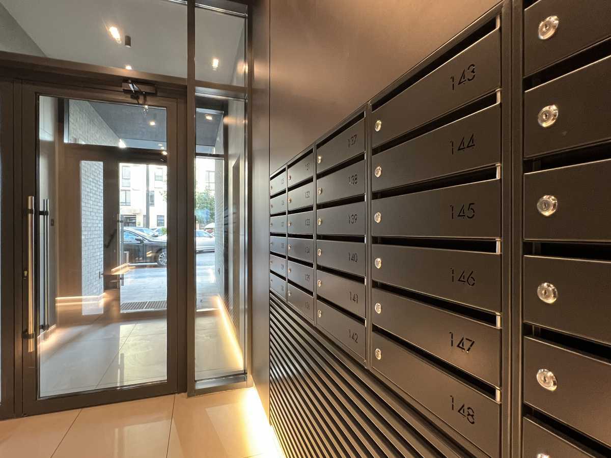 Продаж 3-кімнатної квартири 78 м², Салютна вул., 2