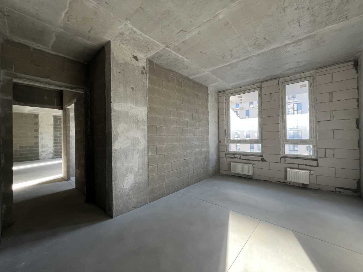 Продаж 3-кімнатної квартири 78 м², Салютна вул., 2