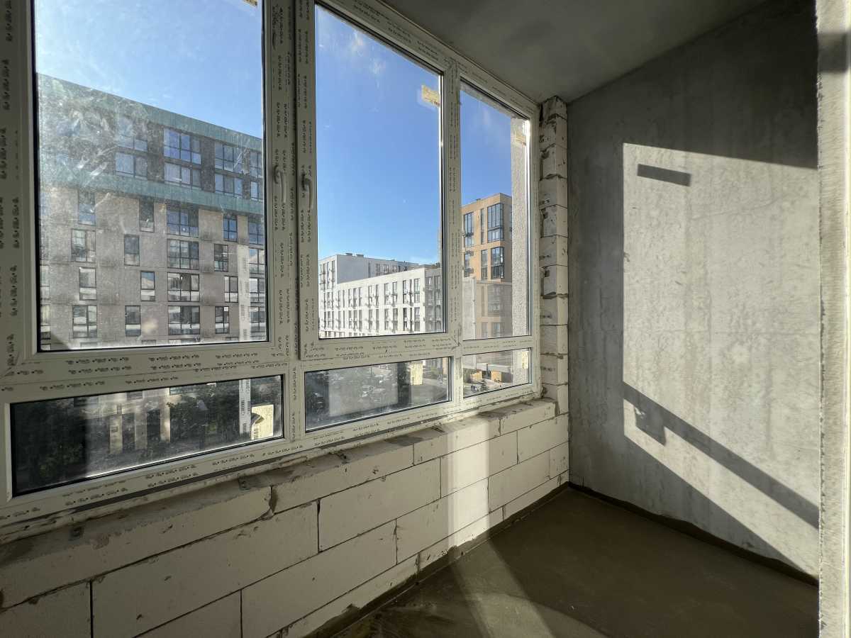 Продаж 3-кімнатної квартири 78 м², Салютна вул., 2
