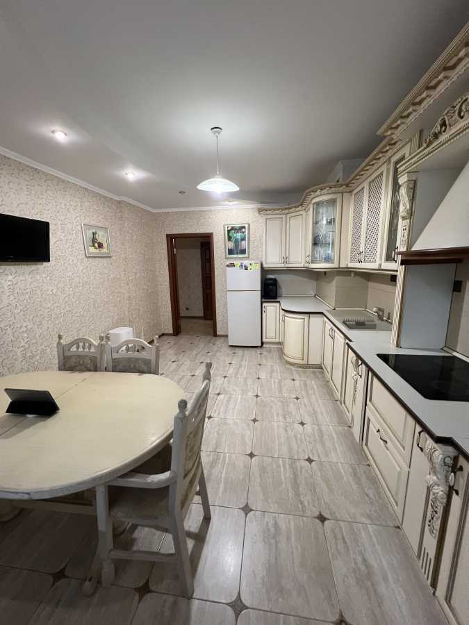 Продаж 3-кімнатної квартири 120 м², Голосіївський просп., 13А