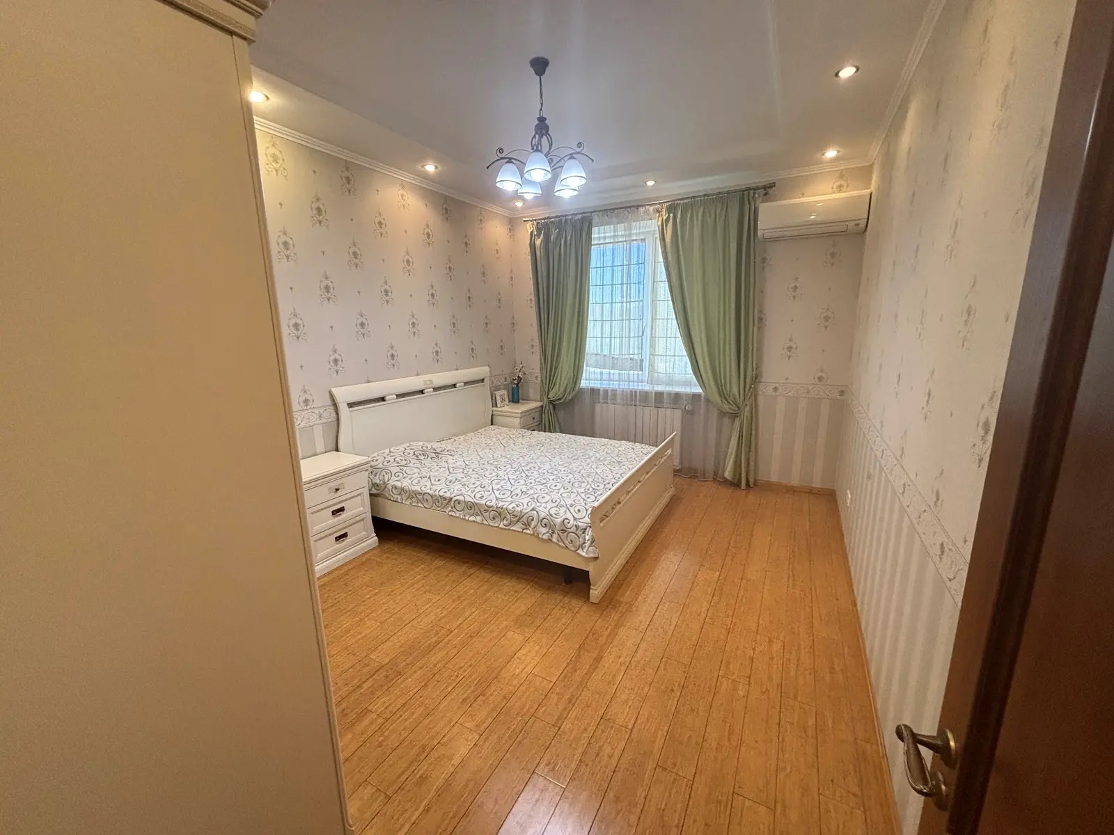 Продажа 3-комнатной квартиры 135 м², Вышгородская ул., 45/2