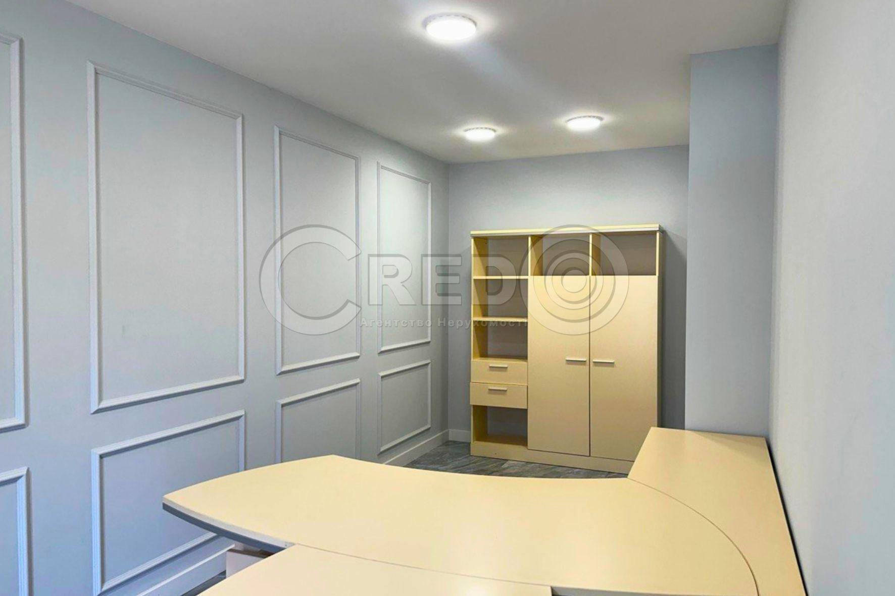 Продаж офісу 984.9 м², Каштанів вул.