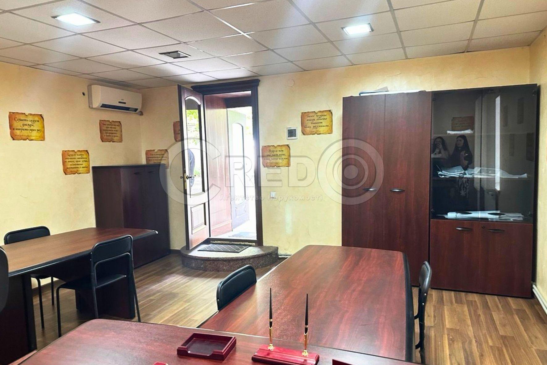 Продаж офісу 984.9 м², Каштанів вул.