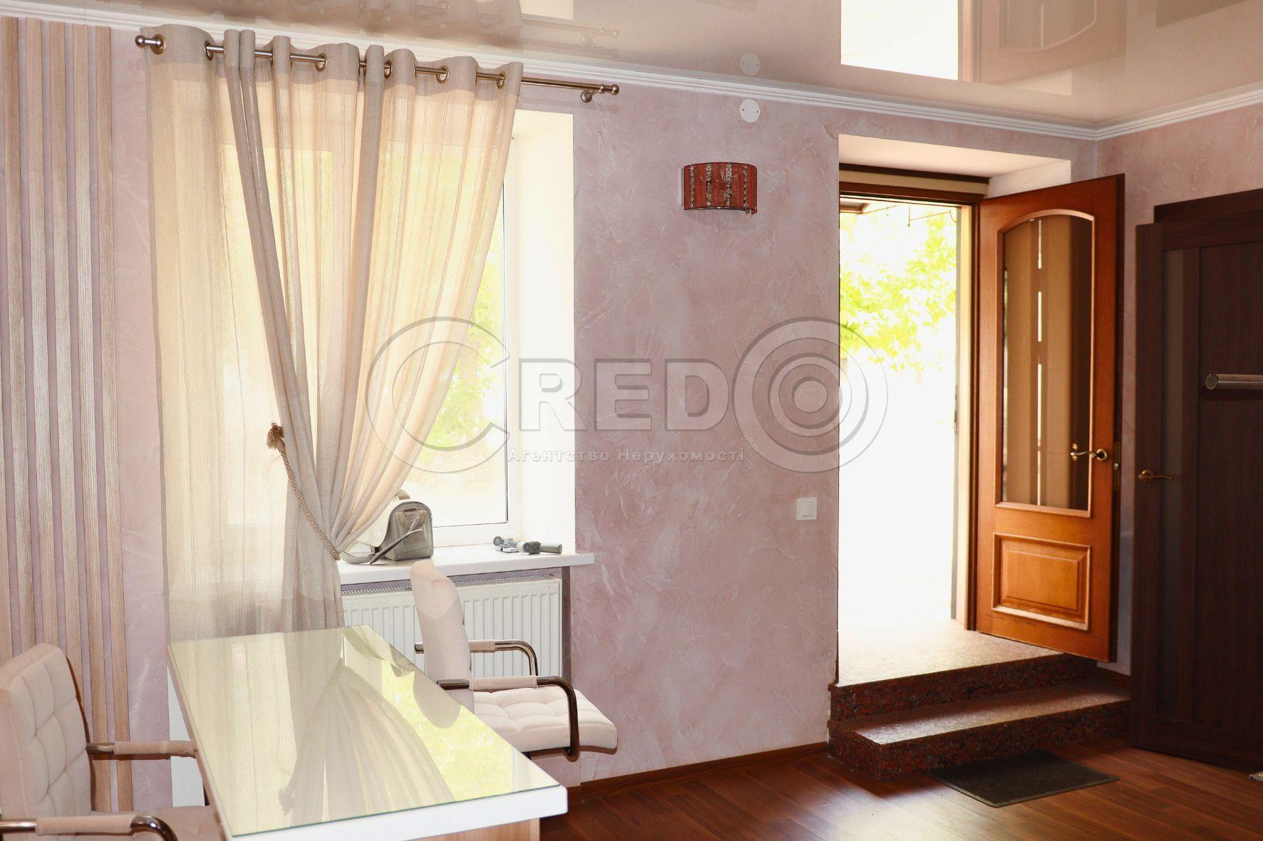 Продаж офісу 984.9 м², Каштанів вул.