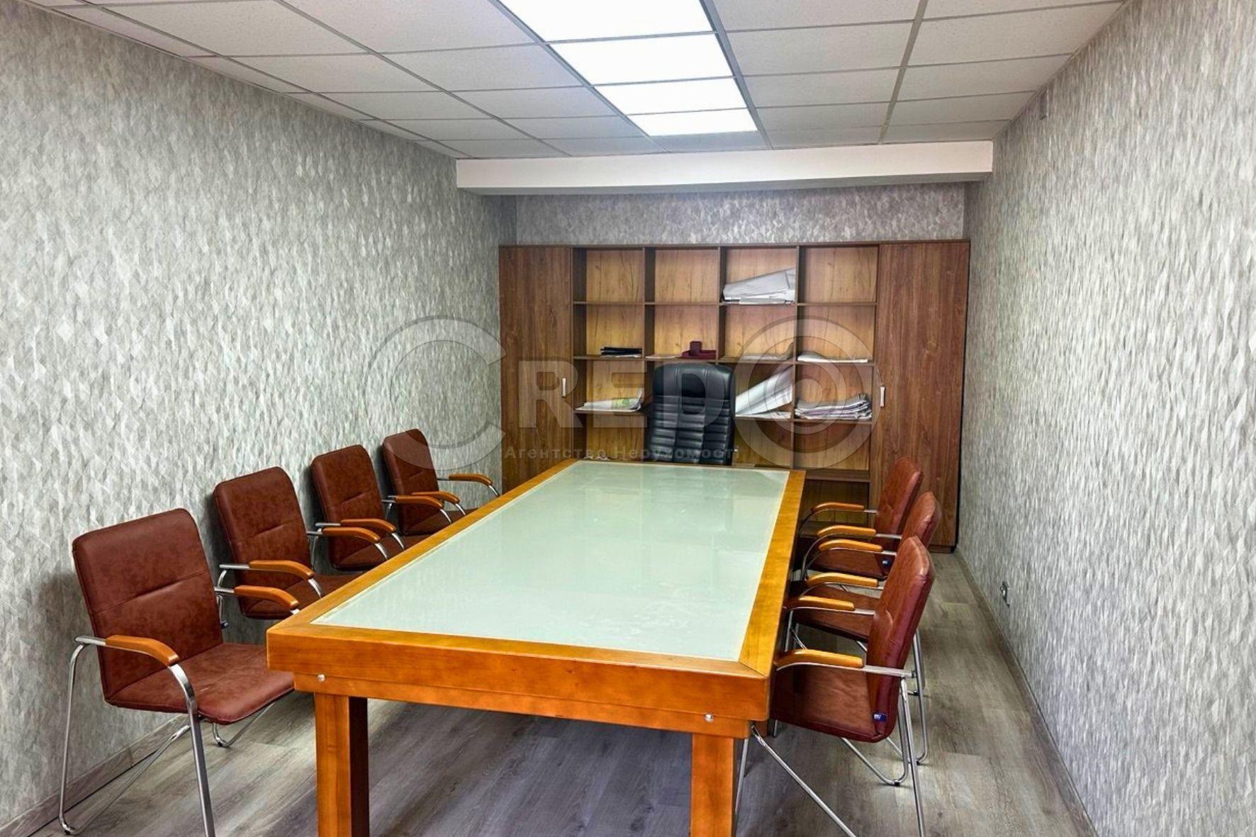 Продаж офісу 984.9 м², Каштанів вул.