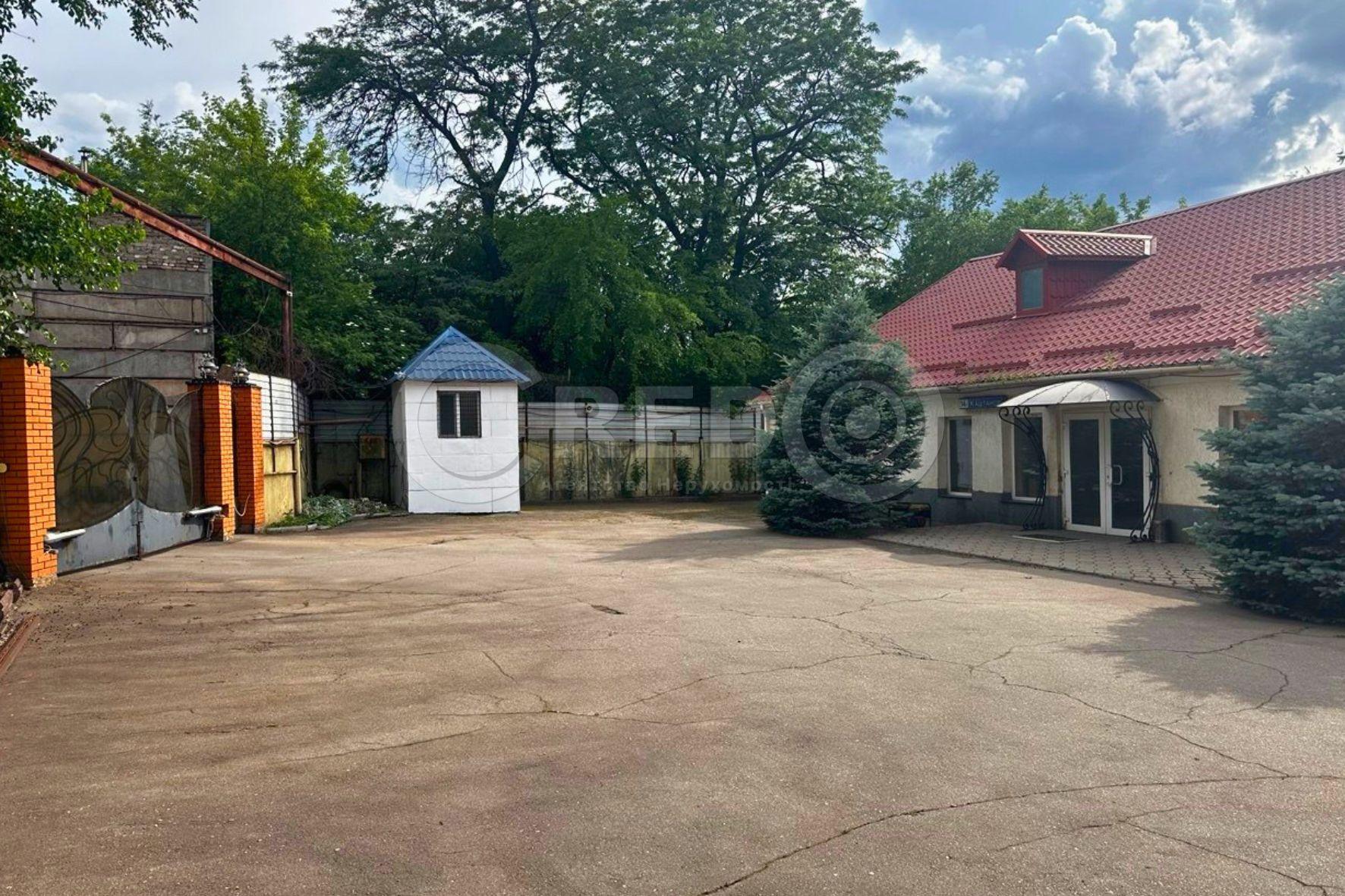 Продаж офісу 984.9 м², Каштанів вул.