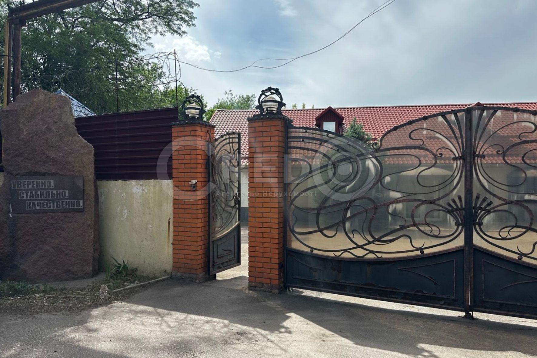 Продаж офісу 984.9 м², Каштанів вул.