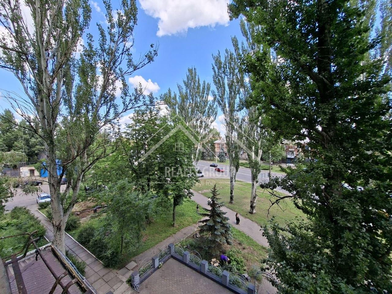 Продажа 4-комнатной квартиры 70 м², Гагарина просп.