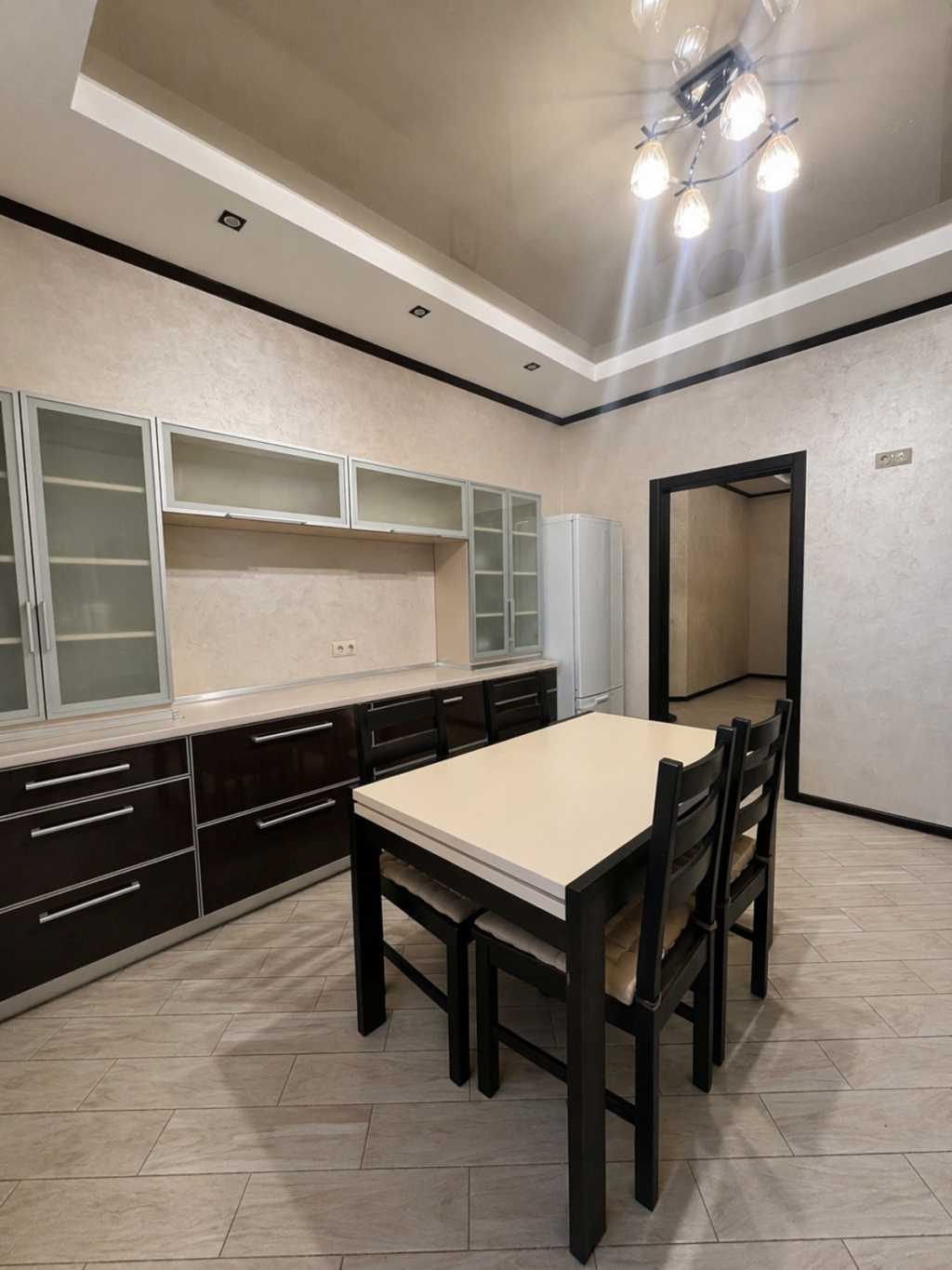 Продаж 2-кімнатної квартири 80 м², Олега Ольжича вул.