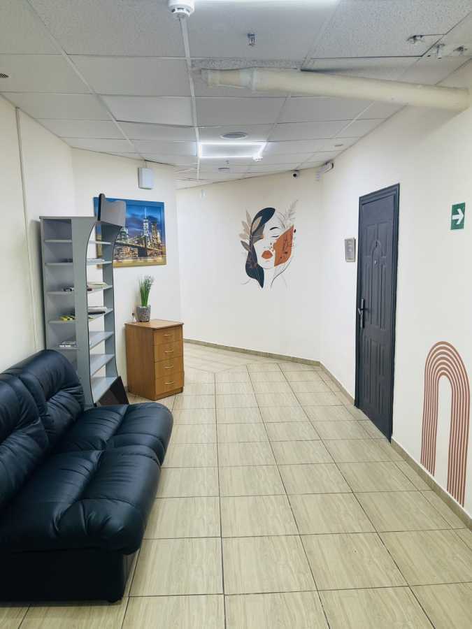 Оренда офісу 21 м², Раїси Окіпної вул., 4