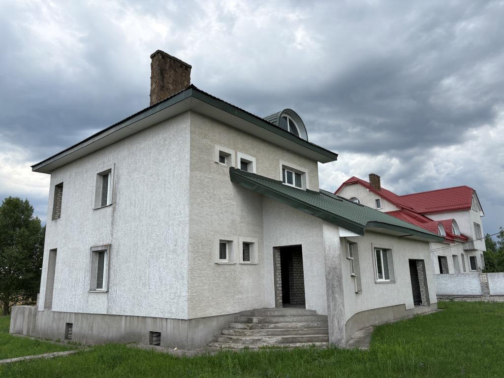 Продаж котеджу 366 м²