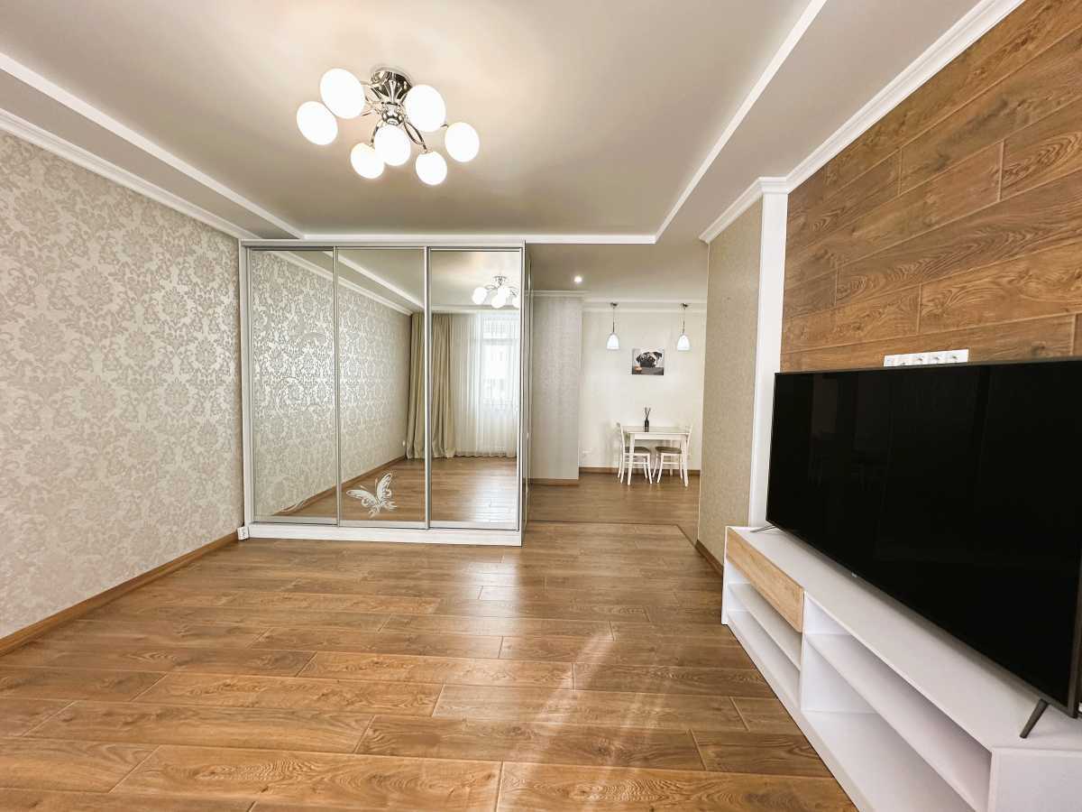 Продажа 1-комнатной квартиры 52 м², Михаила Донца ул., Ломоносова, 48