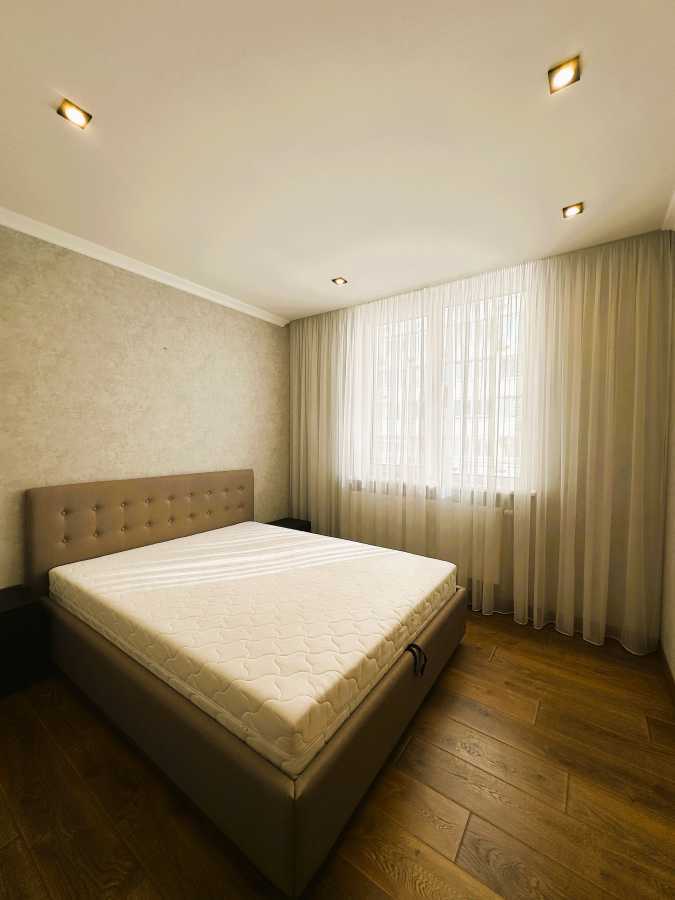 Продажа 1-комнатной квартиры 52 м², Михаила Донца ул., Ломоносова, 48