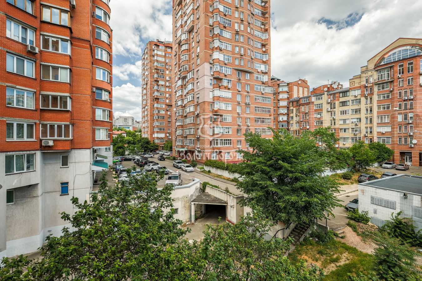 Продаж 2-кімнатної квартири 60.3 м², Золотоустівська вул., 4