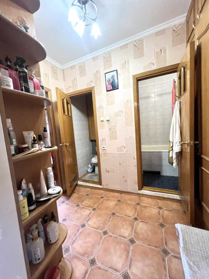 Продаж 2-кімнатної квартири 54 м², Йорданська вул., 1А
