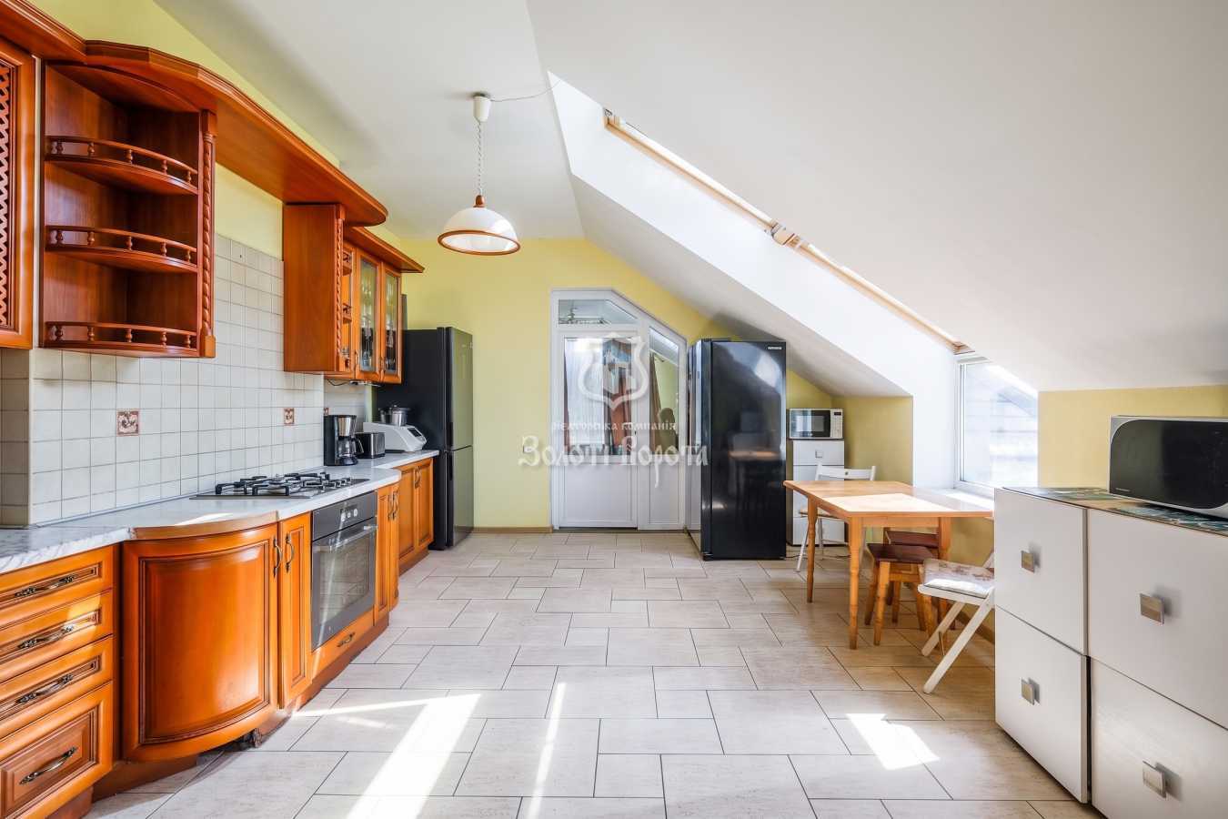 Продаж 3-кімнатної квартири 159.5 м², Абрикосовий пров., 9