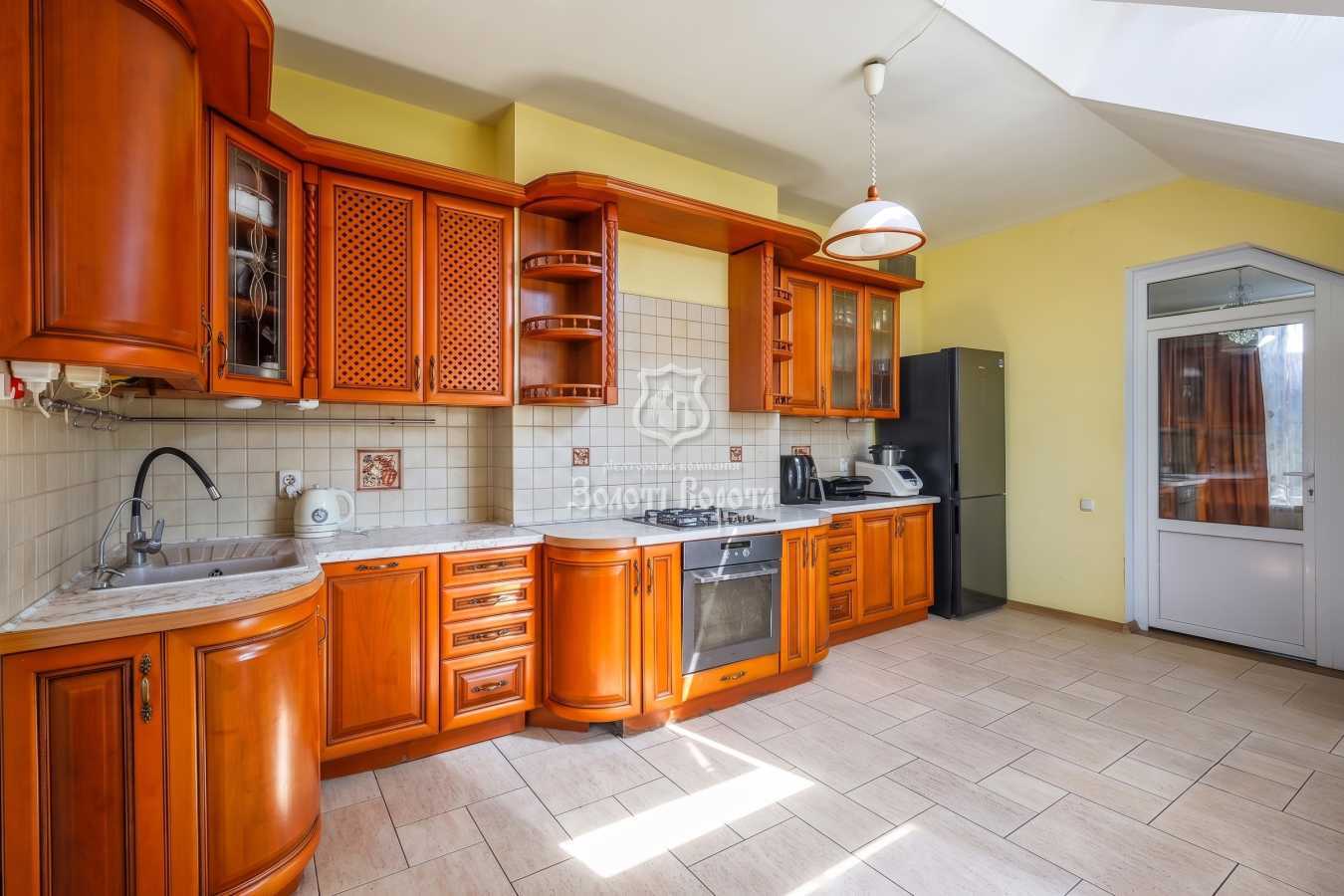 Продаж 3-кімнатної квартири 159.5 м², Абрикосовий пров., 9