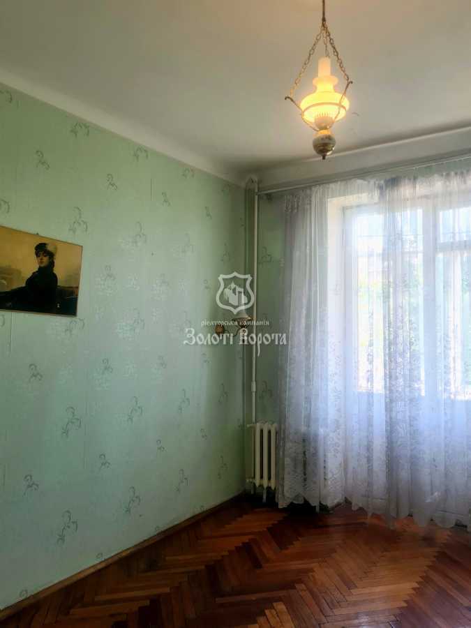Продаж 3-кімнатної квартири 70.3 м², Івана Світличного вул., 6