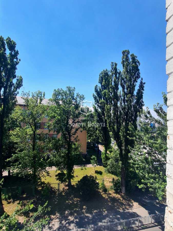 Продаж 3-кімнатної квартири 70.3 м², Івана Світличного вул., 6