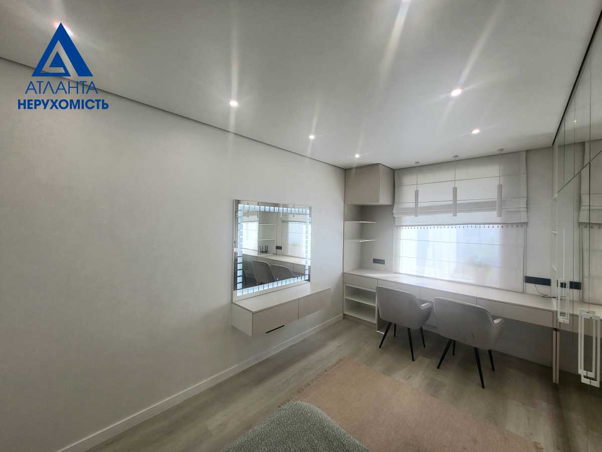 Продажа 3-комнатной квартиры 81 м², Подільська, 4