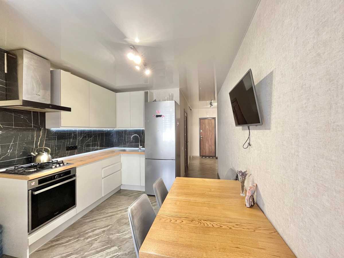 Продаж 1-кімнатної квартири 46.3 м², Теплична вул., 48