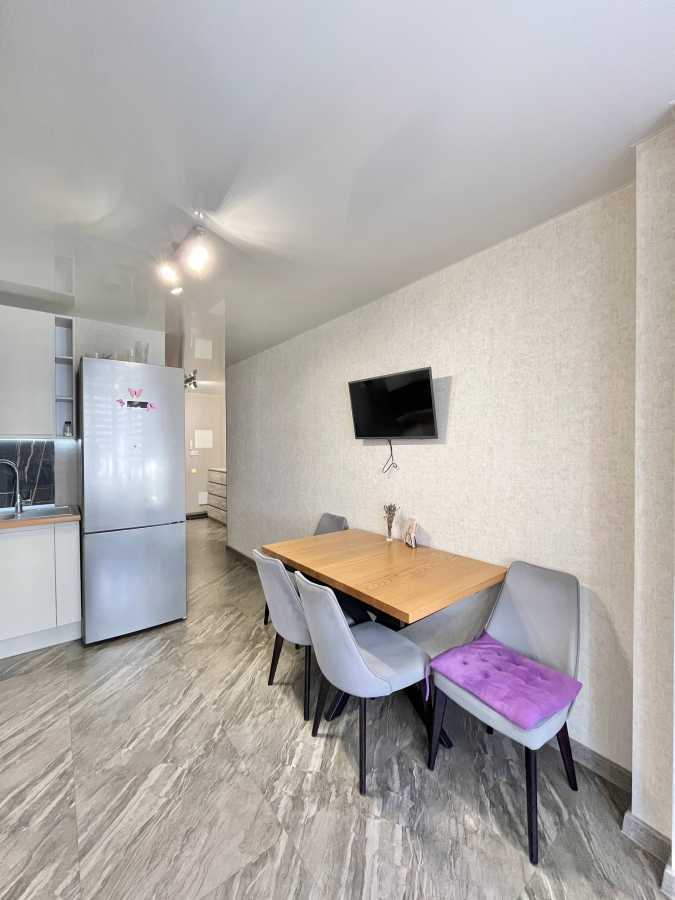 Продаж 1-кімнатної квартири 46.3 м², Теплична вул., 48