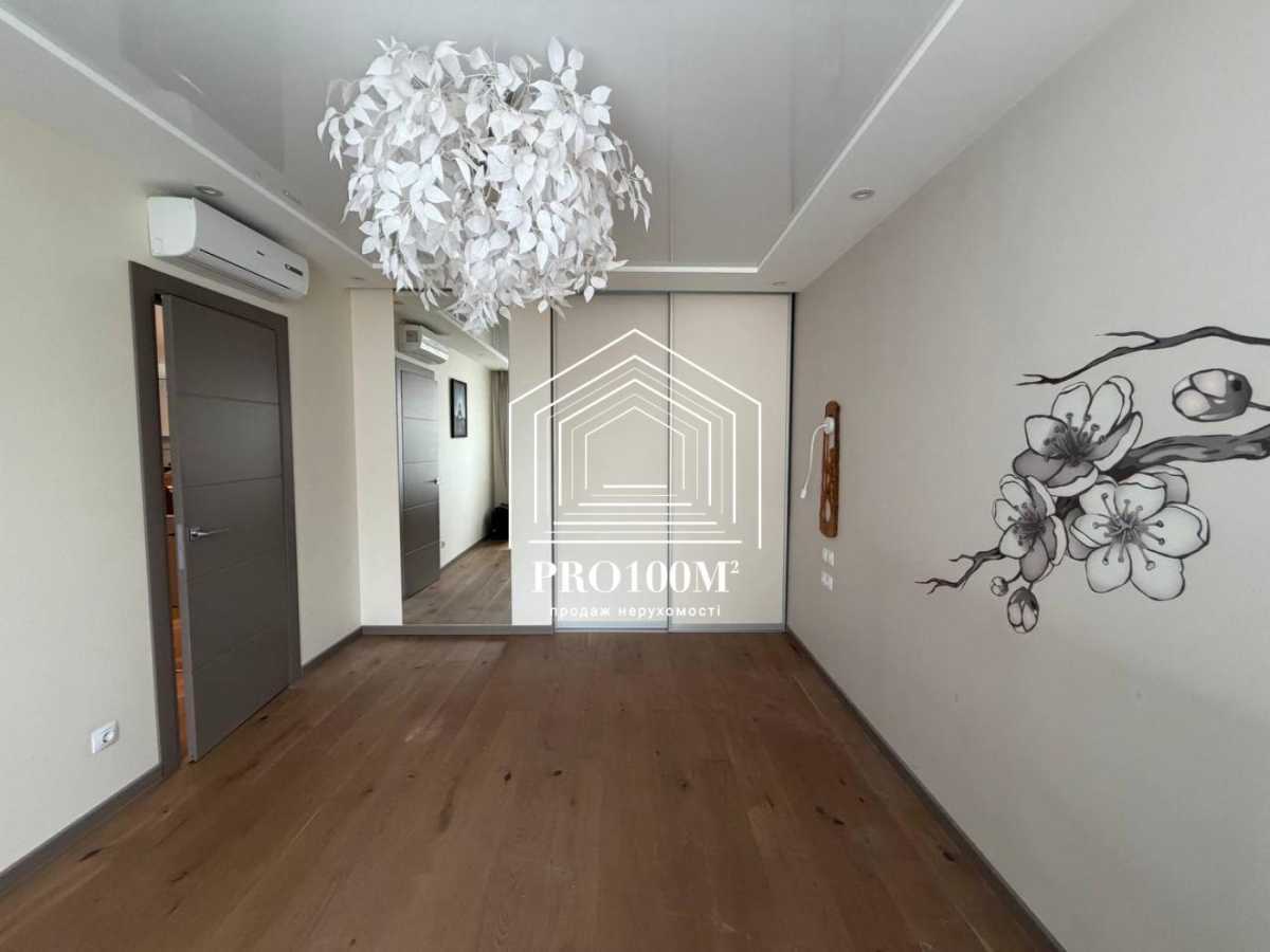 Продаж 2-кімнатної квартири 62.5 м², Михайла Величка вул., 6А