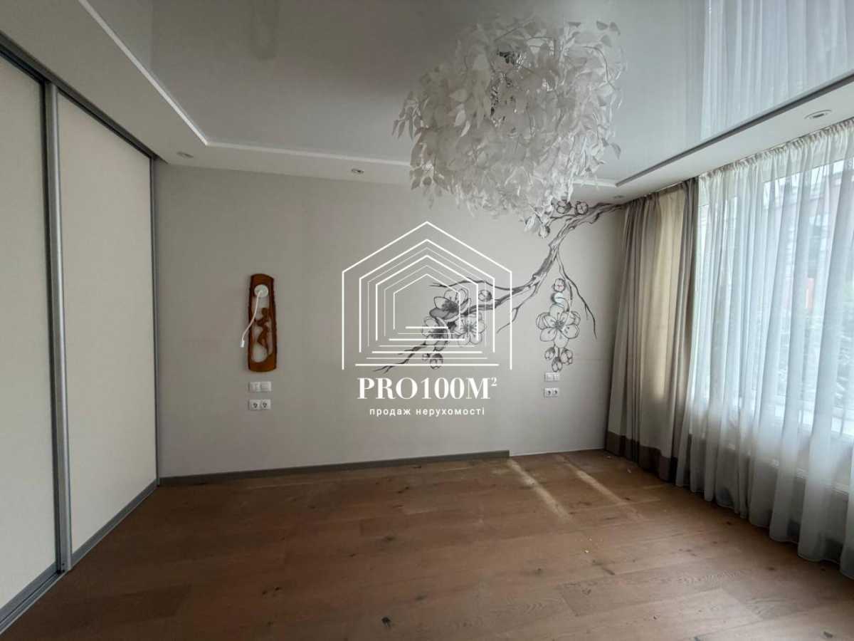 Продаж 2-кімнатної квартири 62.5 м², Михайла Величка вул., 6А