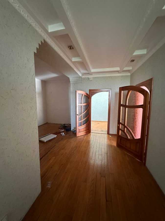 Продажа 5-комнатной квартиры 658 м², Озерянка