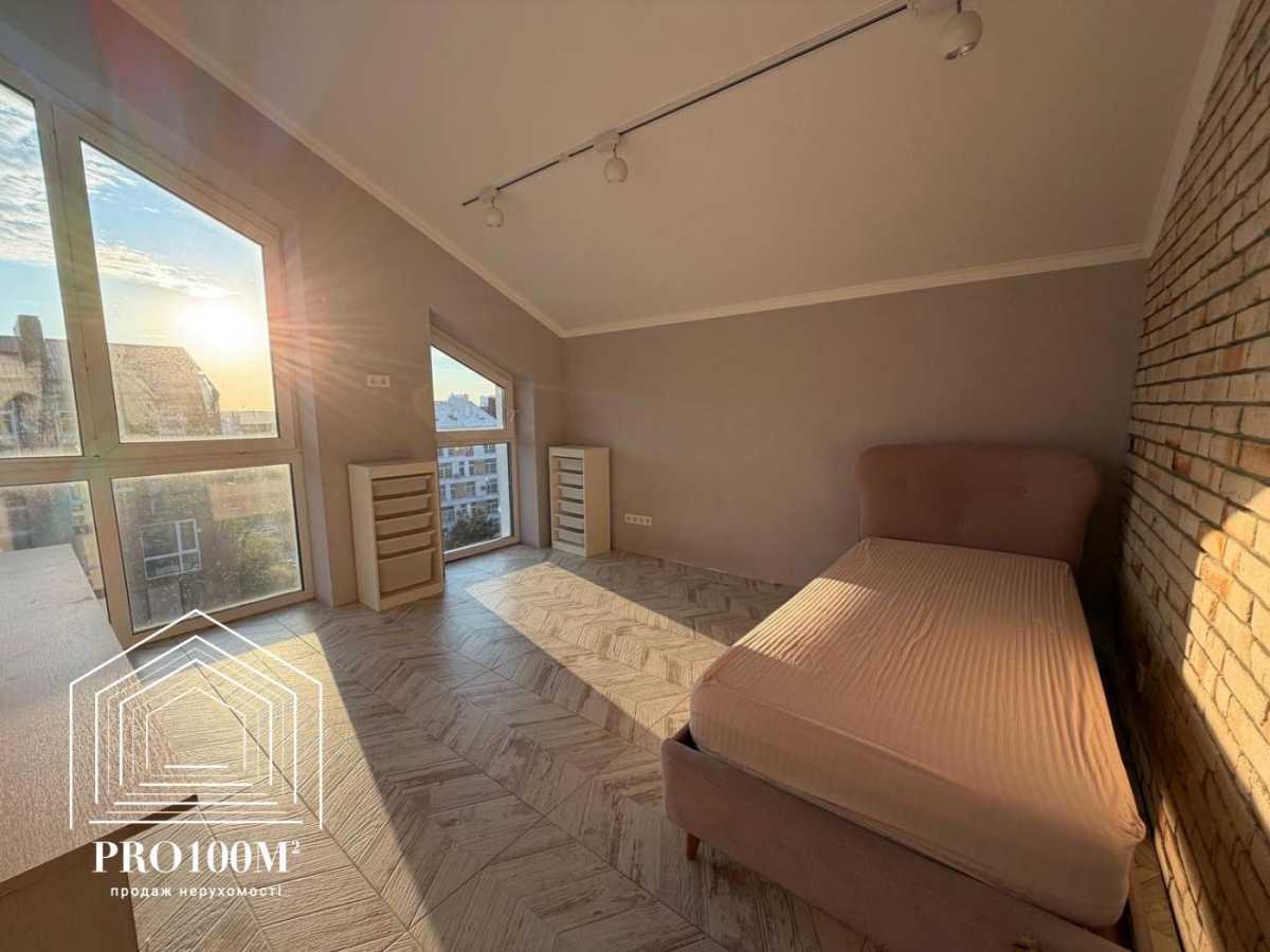 Продажа 4-комнатной квартиры 113 м², Михаила Величко ул., 14Б