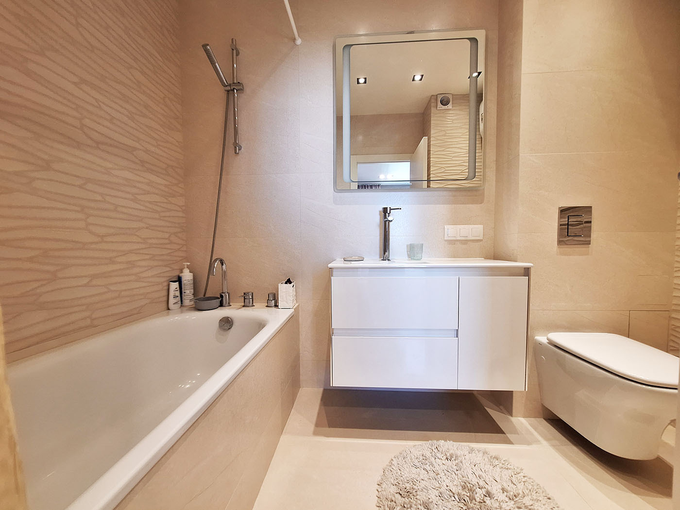 Продажа 2-комнатной квартиры 74 м², Осенняя ул., 33