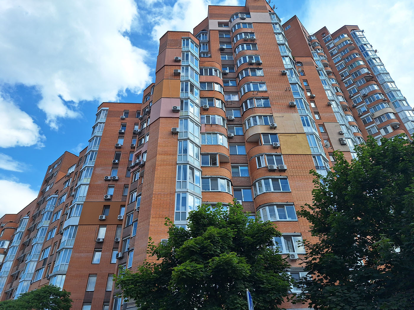 Продажа 2-комнатной квартиры 74 м², Осенняя ул., 33