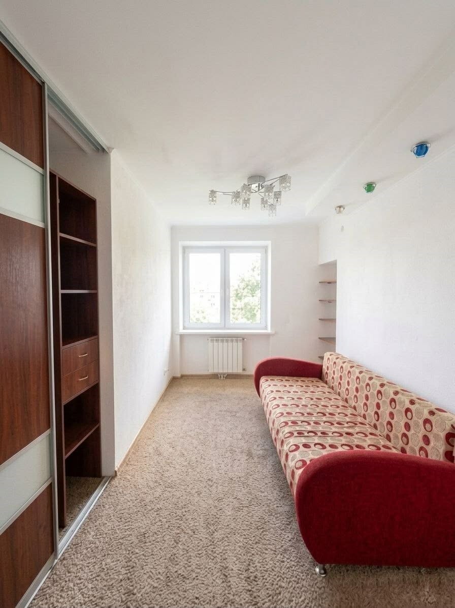 Продаж 4-кімнатної квартири 79.2 м², Липнева 2