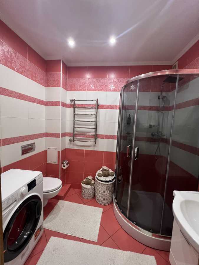 Продажа 4-комнатной квартиры 120 м², Волынская ул., 10