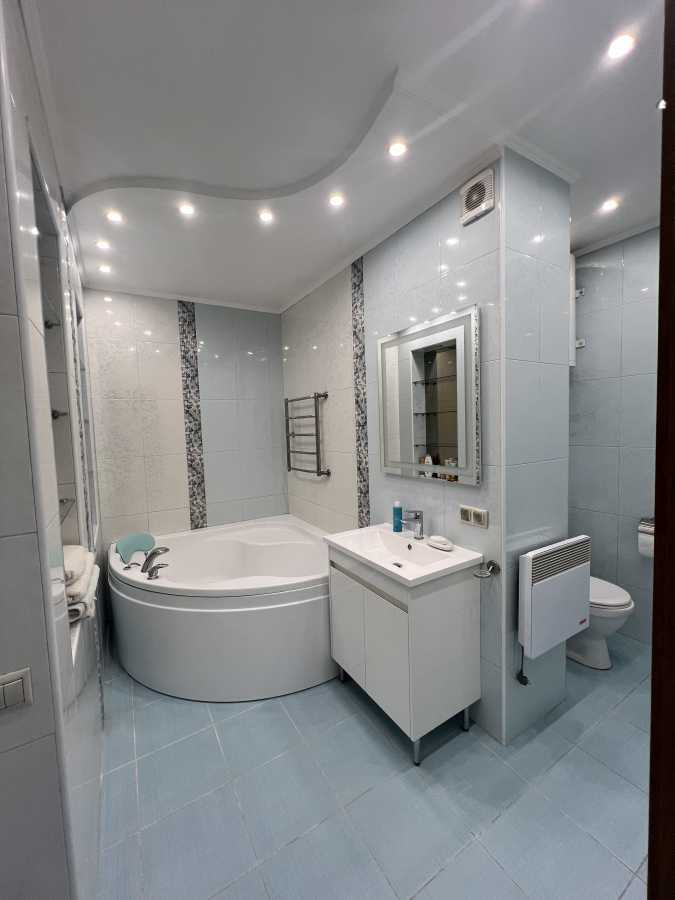 Продажа 4-комнатной квартиры 120 м², Волынская ул., 10