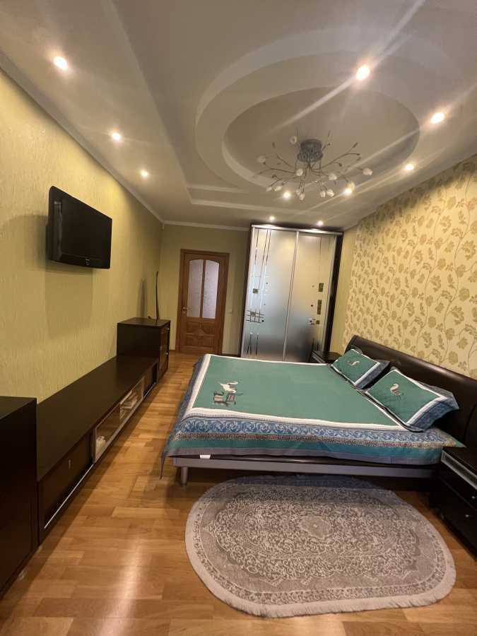 Продажа 4-комнатной квартиры 120 м², Волынская ул., 10