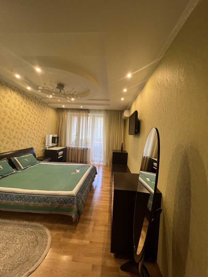 Продажа 4-комнатной квартиры 120 м², Волынская ул., 10