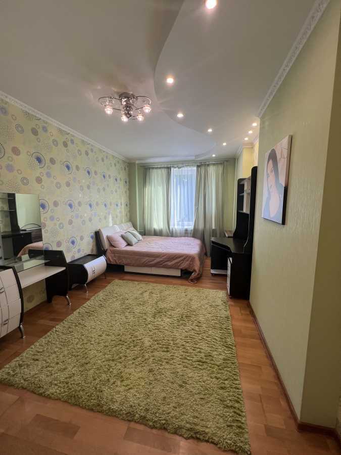 Продажа 4-комнатной квартиры 120 м², Волынская ул., 10