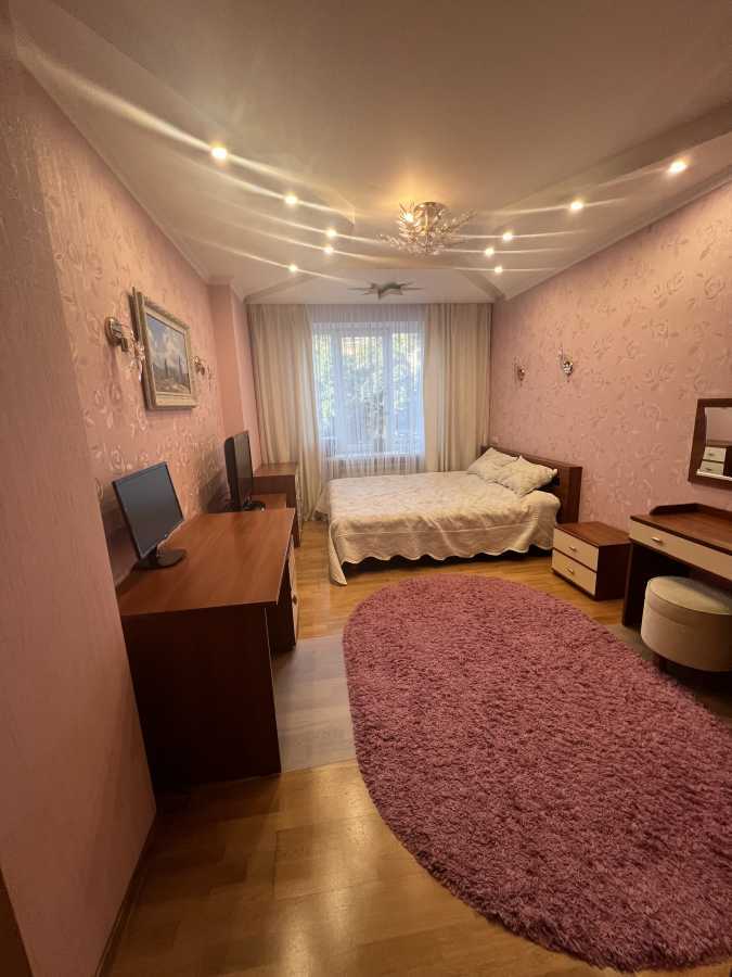 Продажа 4-комнатной квартиры 120 м², Волынская ул., 10