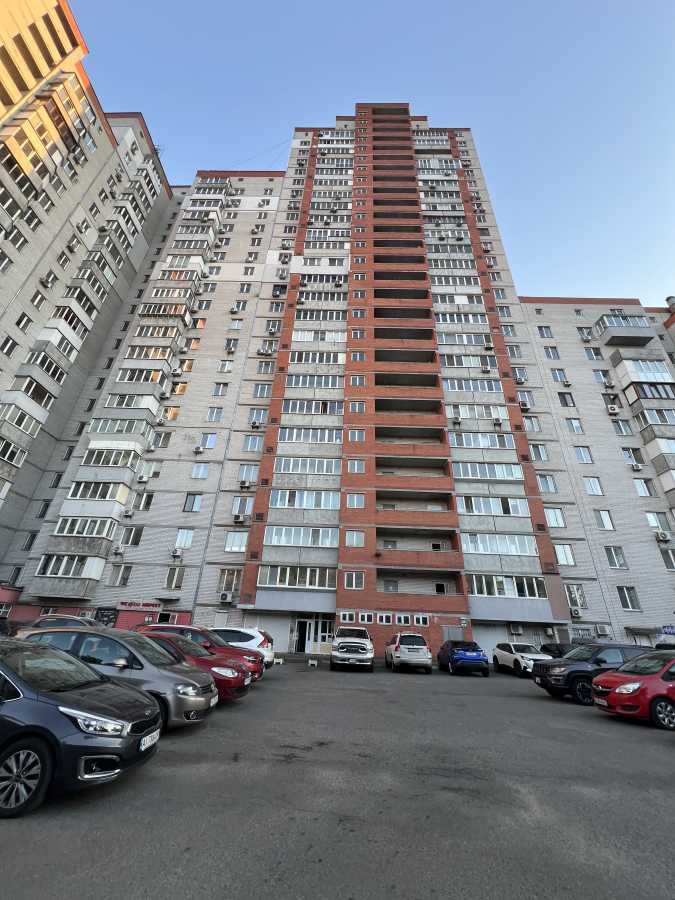 Продажа 4-комнатной квартиры 120 м², Волынская ул., 10