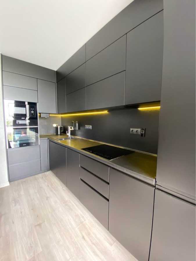 Продаж 1-кімнатної квартири 34 м², Салютна вул., 2
