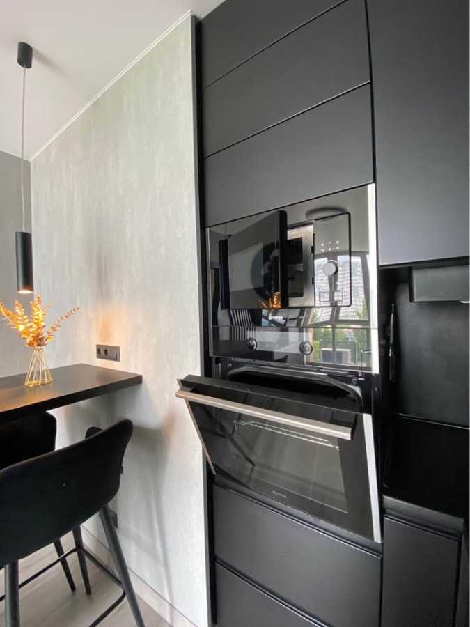 Продаж 1-кімнатної квартири 34 м², Салютна вул., 2