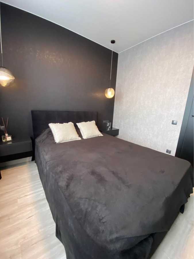 Продаж 1-кімнатної квартири 34 м², Салютна вул., 2